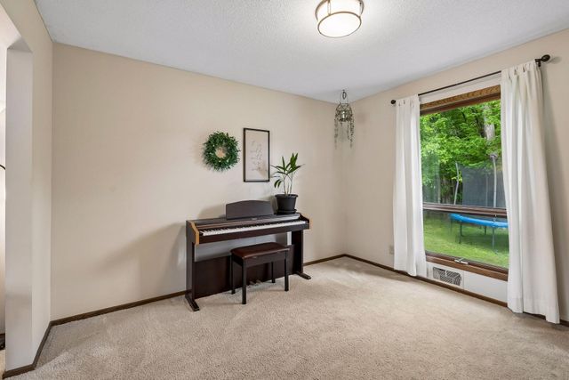 7840 W 100th Street, Bloomington, MN 55438