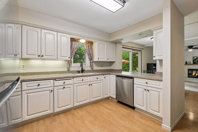 7840 W 100th Street, Bloomington, MN 55438