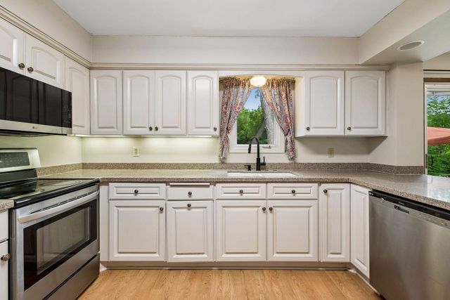 7840 W 100th Street, Bloomington, MN 55438