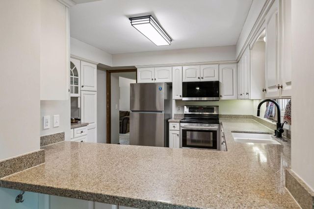 7840 W 100th Street, Bloomington, MN 55438