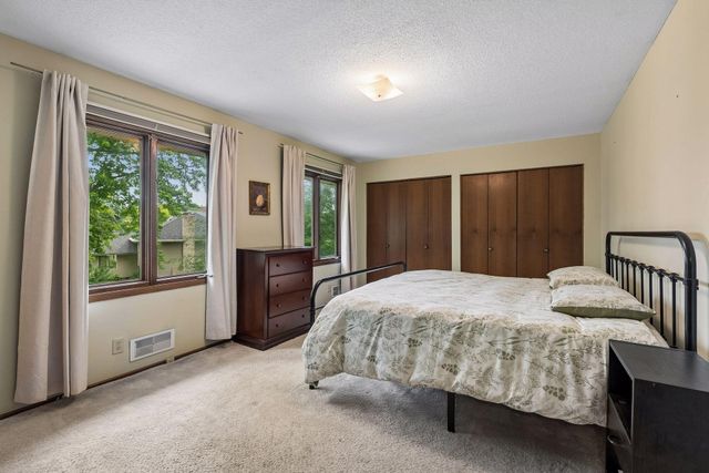 7840 W 100th Street, Bloomington, MN 55438