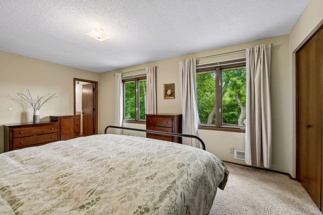 7840 W 100th Street, Bloomington, MN 55438