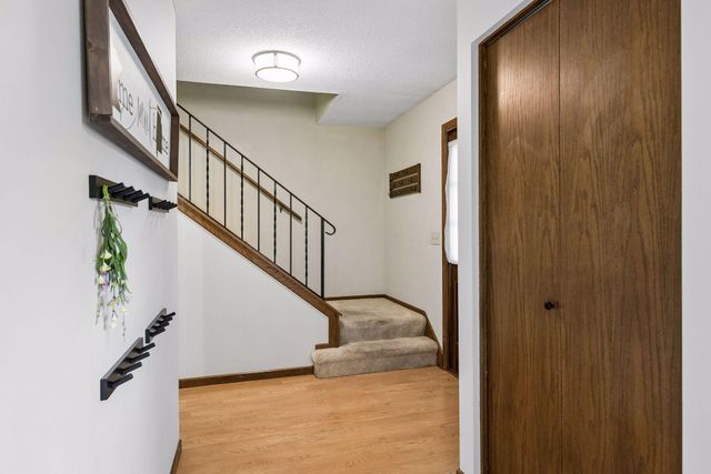 7840 W 100th Street, Bloomington, MN 55438