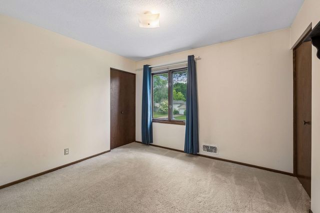 7840 W 100th Street, Bloomington, MN 55438