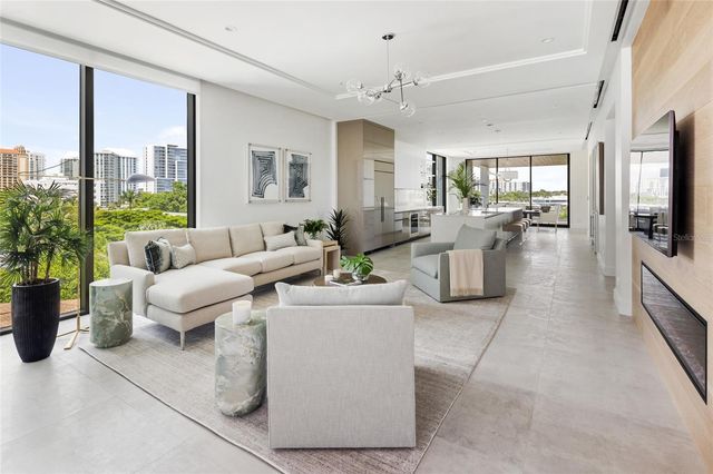 509 GOLDEN GATE POINT 4, Sarasota, FL 34236