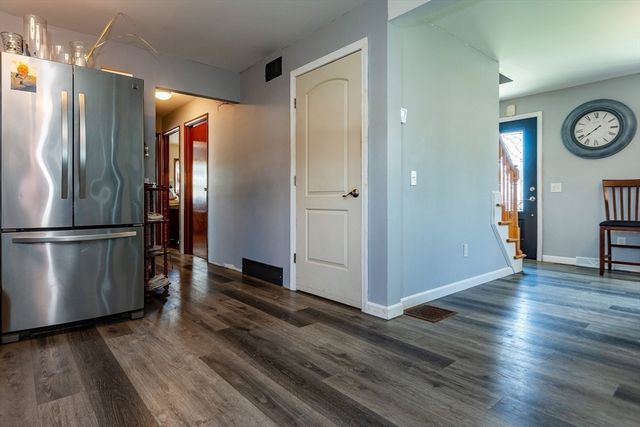 74 Brookhaven Dr, East Providence, RI 02914