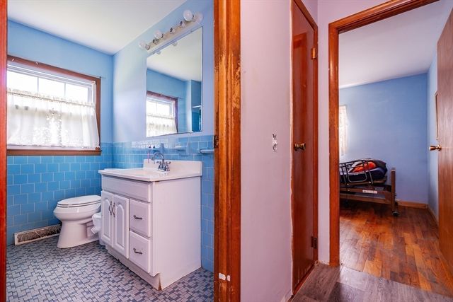 74 Brookhaven Dr, East Providence, RI 02914