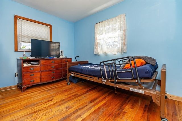 74 Brookhaven Dr, East Providence, RI 02914