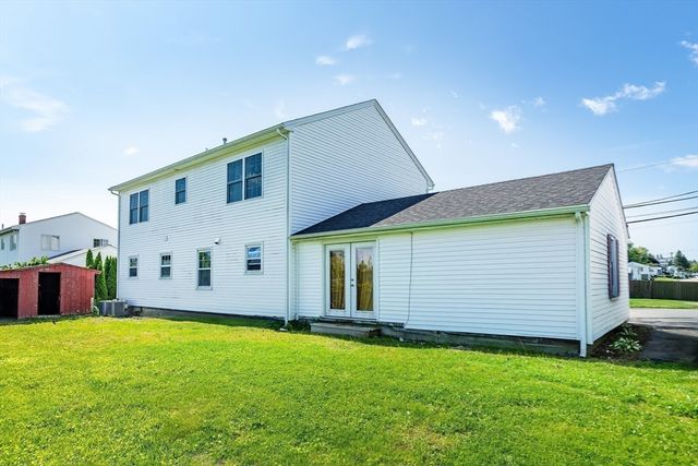 74 Brookhaven Dr, East Providence, RI 02914