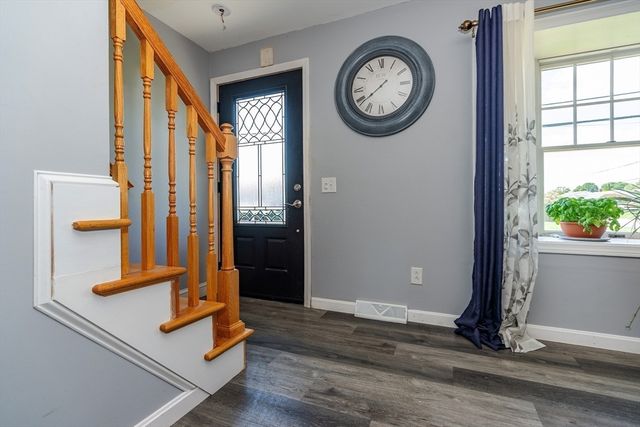 74 Brookhaven Dr, East Providence, RI 02914