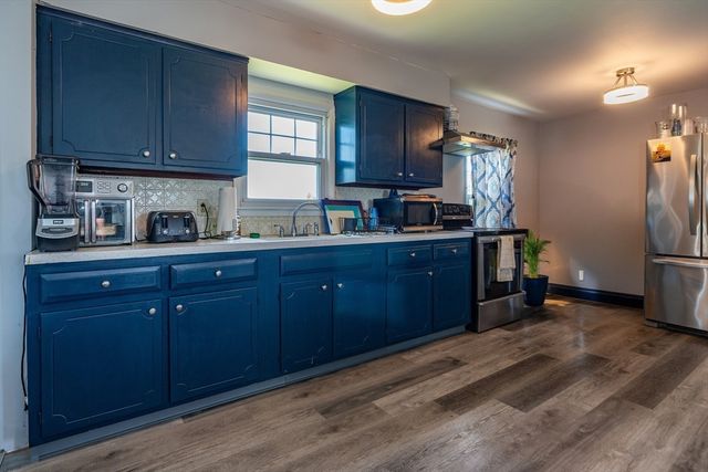 74 Brookhaven Dr, East Providence, RI 02914