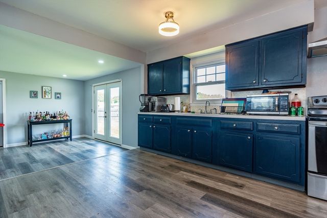 74 Brookhaven Dr, East Providence, RI 02914