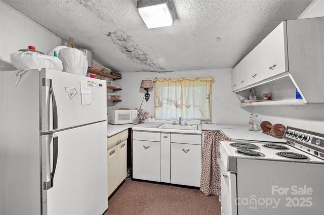 21 Maggie Okelly Road, Candler, NC 28715