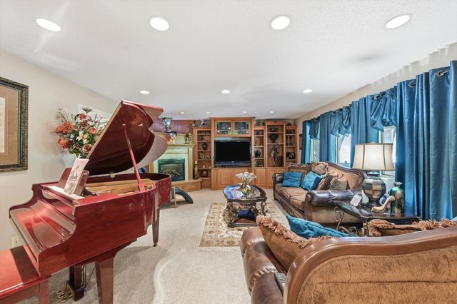 200 FOREST GLEN Drive, Council Bluffs, IA 51503