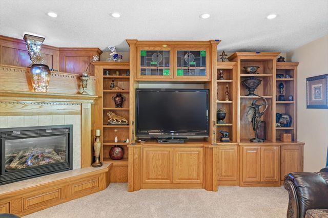 200 FOREST GLEN Drive, Council Bluffs, IA 51503