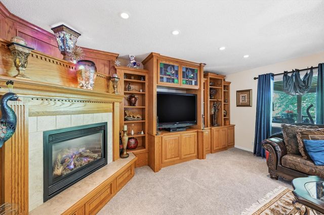 200 FOREST GLEN Drive, Council Bluffs, IA 51503