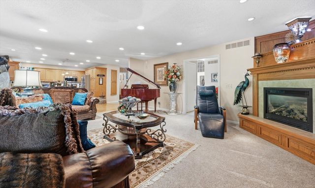 200 FOREST GLEN Drive, Council Bluffs, IA 51503