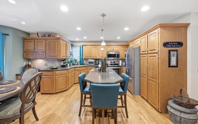 200 FOREST GLEN Drive, Council Bluffs, IA 51503