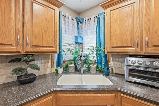 200 FOREST GLEN Drive, Council Bluffs, IA 51503