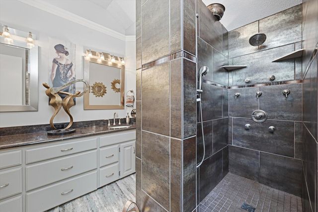 200 FOREST GLEN Drive, Council Bluffs, IA 51503