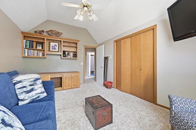 200 FOREST GLEN Drive, Council Bluffs, IA 51503