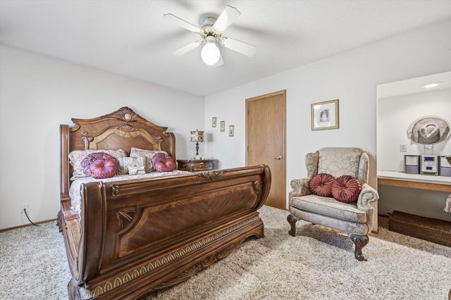 200 FOREST GLEN Drive, Council Bluffs, IA 51503
