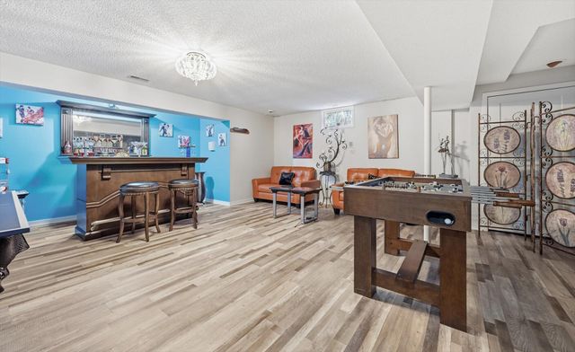 200 FOREST GLEN Drive, Council Bluffs, IA 51503