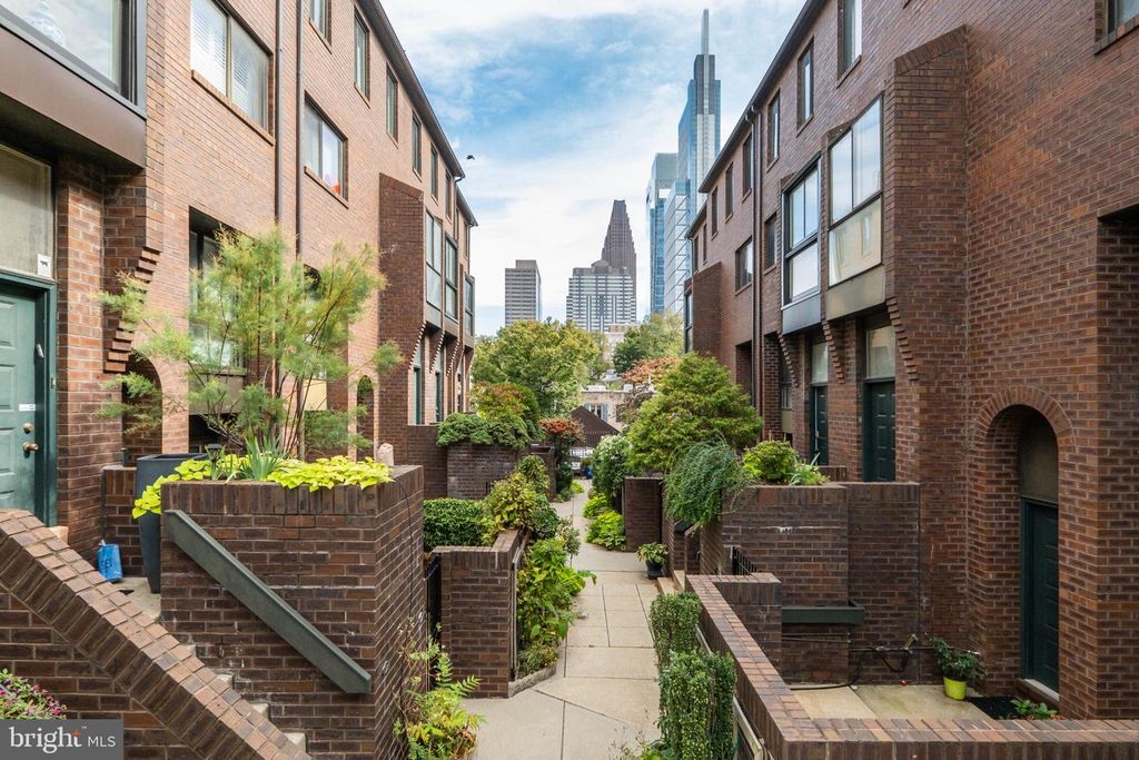100 N 22ND ST #122, PHILADELPHIA, PA 19103 — exterior