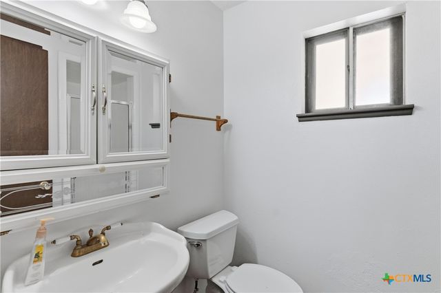 102 Runnel Street, Seguin, TX 78155