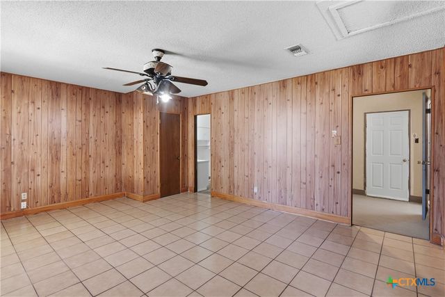 102 Runnel Street, Seguin, TX 78155