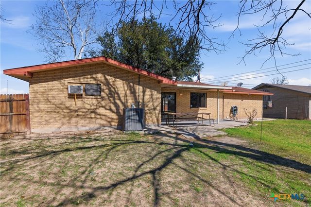 102 Runnel Street, Seguin, TX 78155