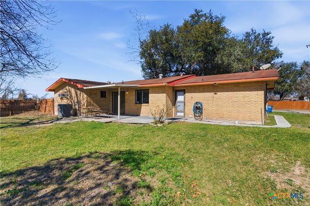 102 Runnel Street, Seguin, TX 78155
