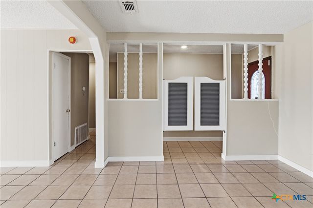 102 Runnel Street, Seguin, TX 78155