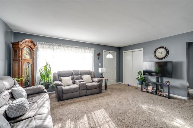 810 Leecrest Street NW, Massillon, OH 44646