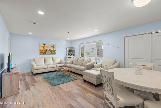 1 Osborne Place 49, Rumson, NJ 07760