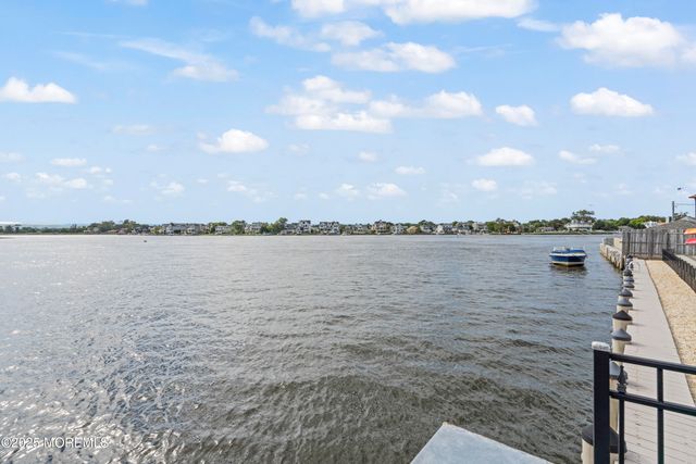 1 Osborne Place 49, Rumson, NJ 07760