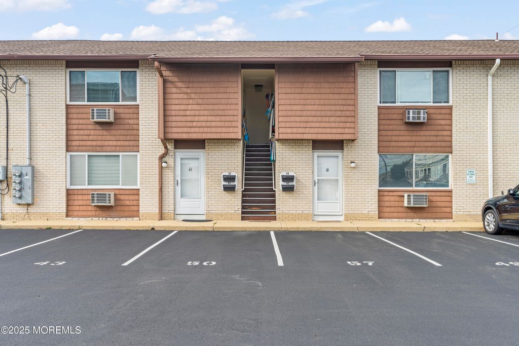 1 Osborne Place 49, Rumson, NJ 07760