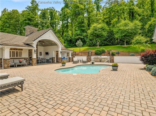 948 Little Coal River Road, Alum Creek, WV 25003