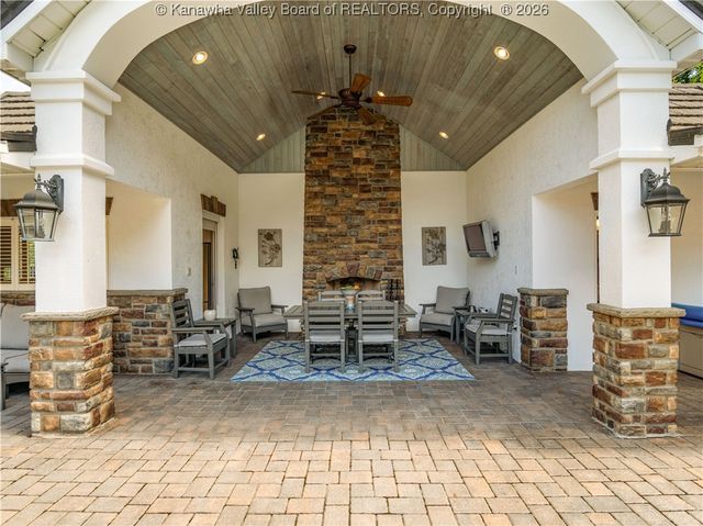 948 Little Coal River Road, Alum Creek, WV 25003