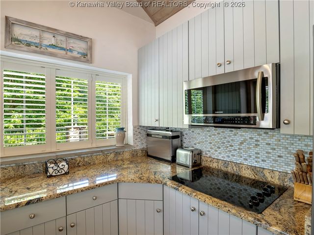 948 Little Coal River Road, Alum Creek, WV 25003