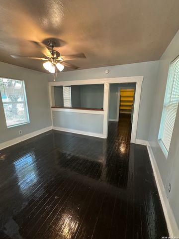 307 E LAMBERT ST A, San Antonio, TX 78204