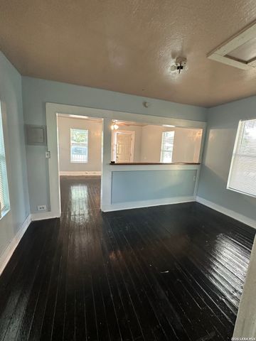 307 E LAMBERT ST A, San Antonio, TX 78204