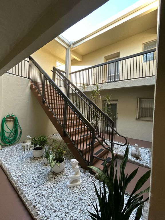 2540 Boundbrook Boulevard 205, Palm Springs, FL 33406