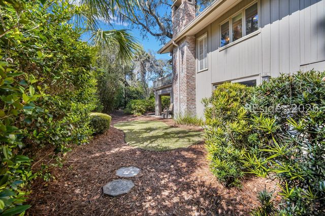 12 Sandhill Crane Rd, Hilton Head Island, SC 29928