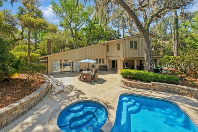 12 Sandhill Crane Rd, Hilton Head Island, SC 29928