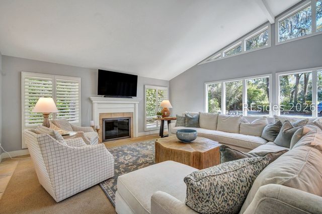 12 Sandhill Crane Rd, Hilton Head Island, SC 29928