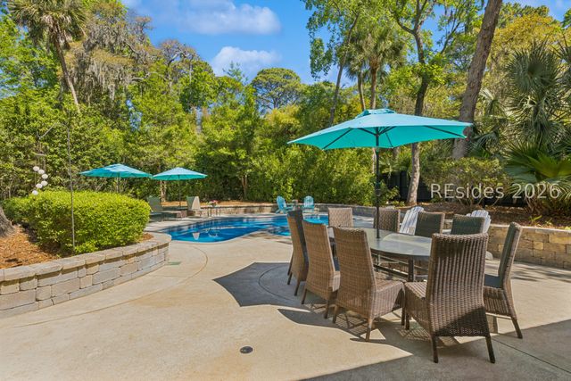 12 Sandhill Crane Rd, Hilton Head Island, SC 29928