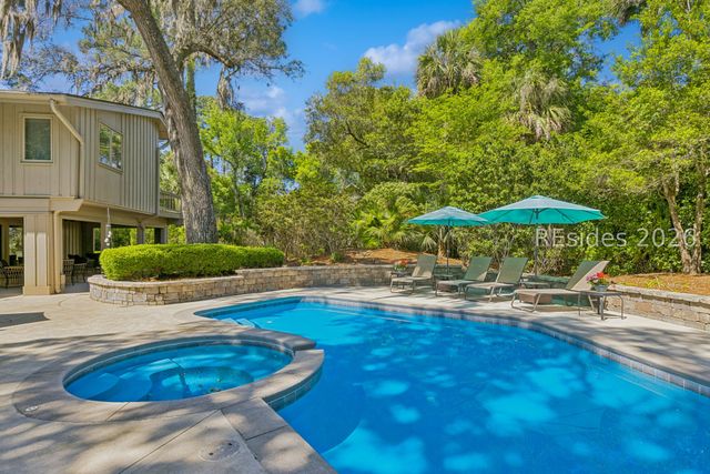 12 Sandhill Crane Rd, Hilton Head Island, SC 29928