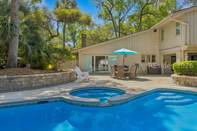 12 Sandhill Crane Rd, Hilton Head Island, SC 29928