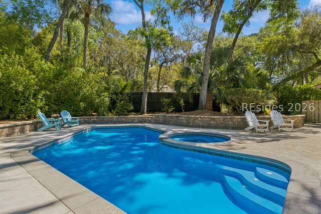 12 Sandhill Crane Rd, Hilton Head Island, SC 29928